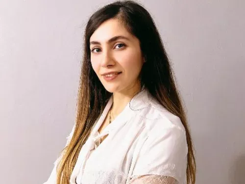 Elham J. - İstanbul Özel Ders Öğretmeni