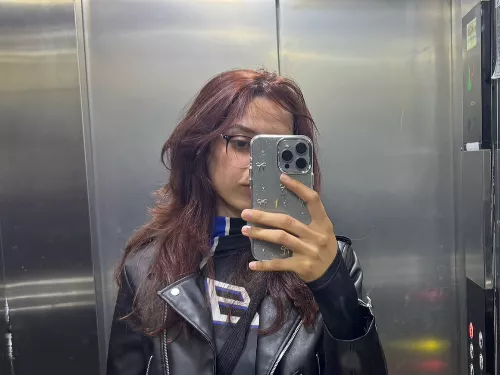 Emine B. Profil Resmi